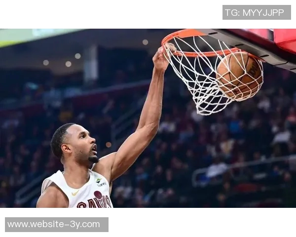 莫布里穿着签名鞋与华子对抗兄弟情深从小一起打AUU