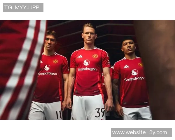 曼联官方社交媒体发布2025-26赛季全家福照男足女足同框合影